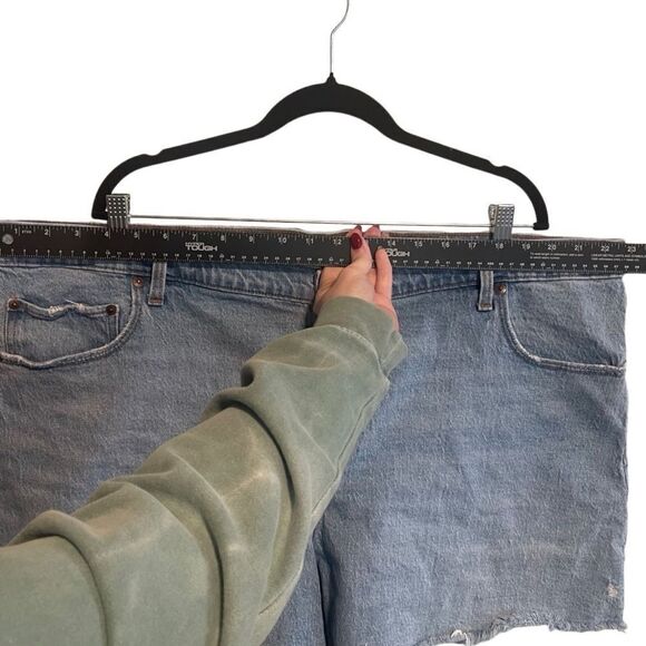 Abercrombie & Fitch- The Dad Short High Rise Frayed Hem Denim Zip Fly Size 36/22 - Picture 8 of 14